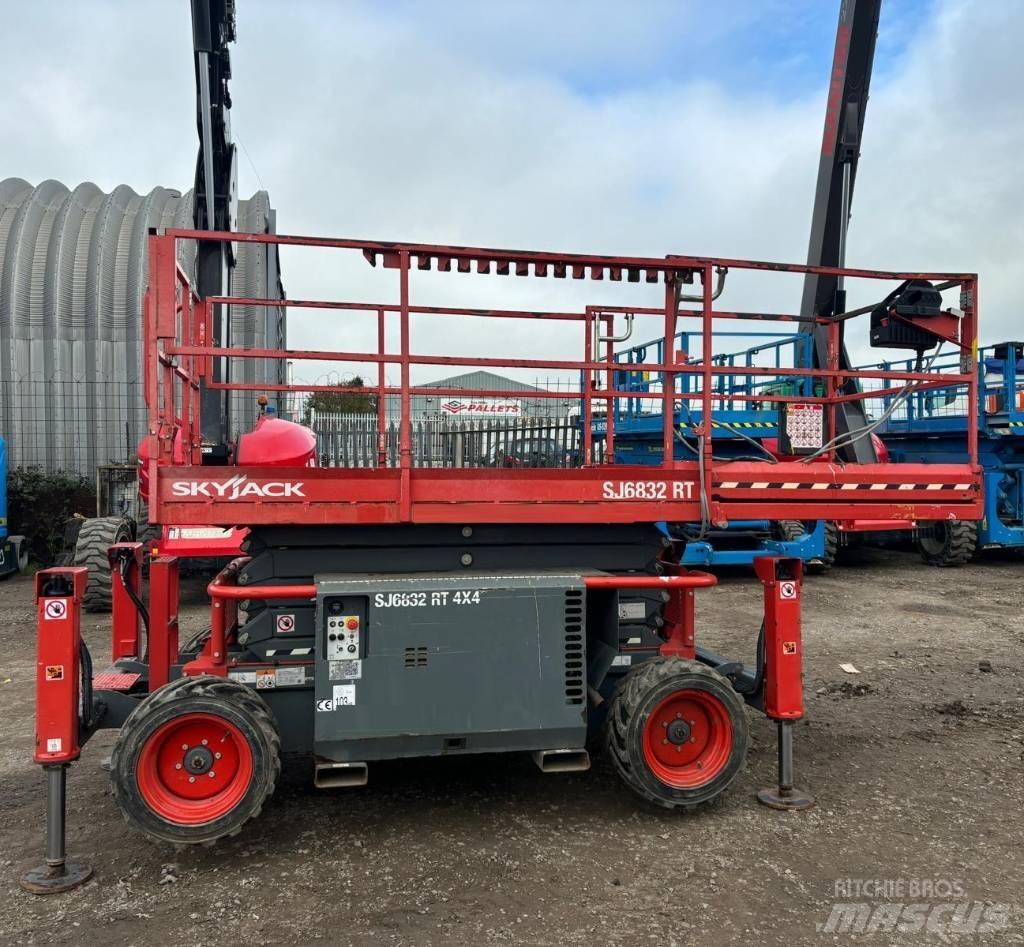 SkyJack SJ 6832 RT Škaraste platforme