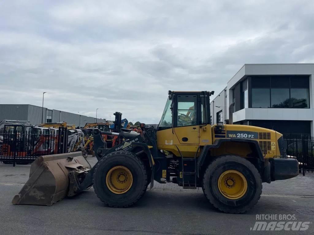 Komatsu WA250 Utovarivači na kotačima