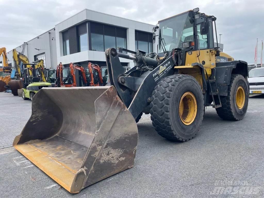 Komatsu WA250 Utovarivači na kotačima