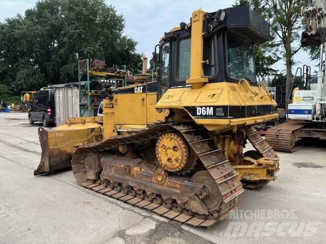 CAT D 6 M XL Buldožeri gusjeničari