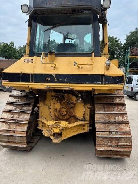 CAT D 6 M XL Buldožeri gusjeničari