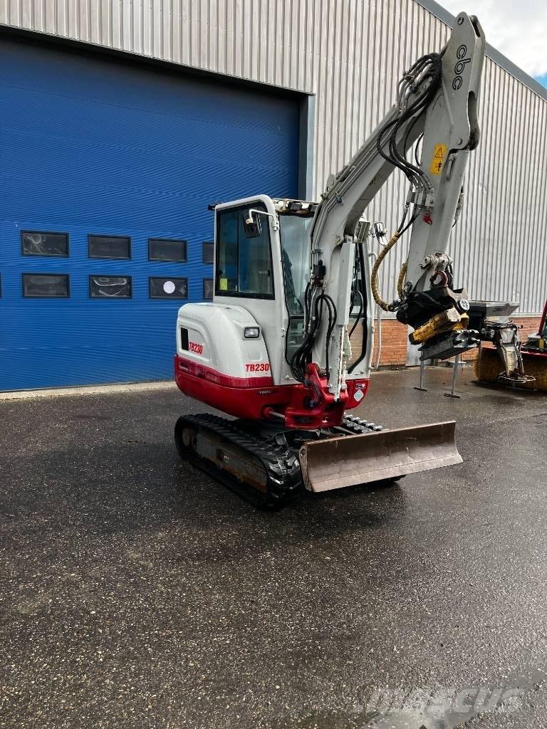 Takeuchi TB 230 Mini bageri <7t