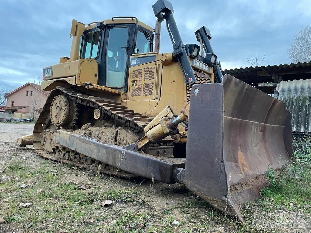 CAT D 6 T XL Buldožeri gusjeničari