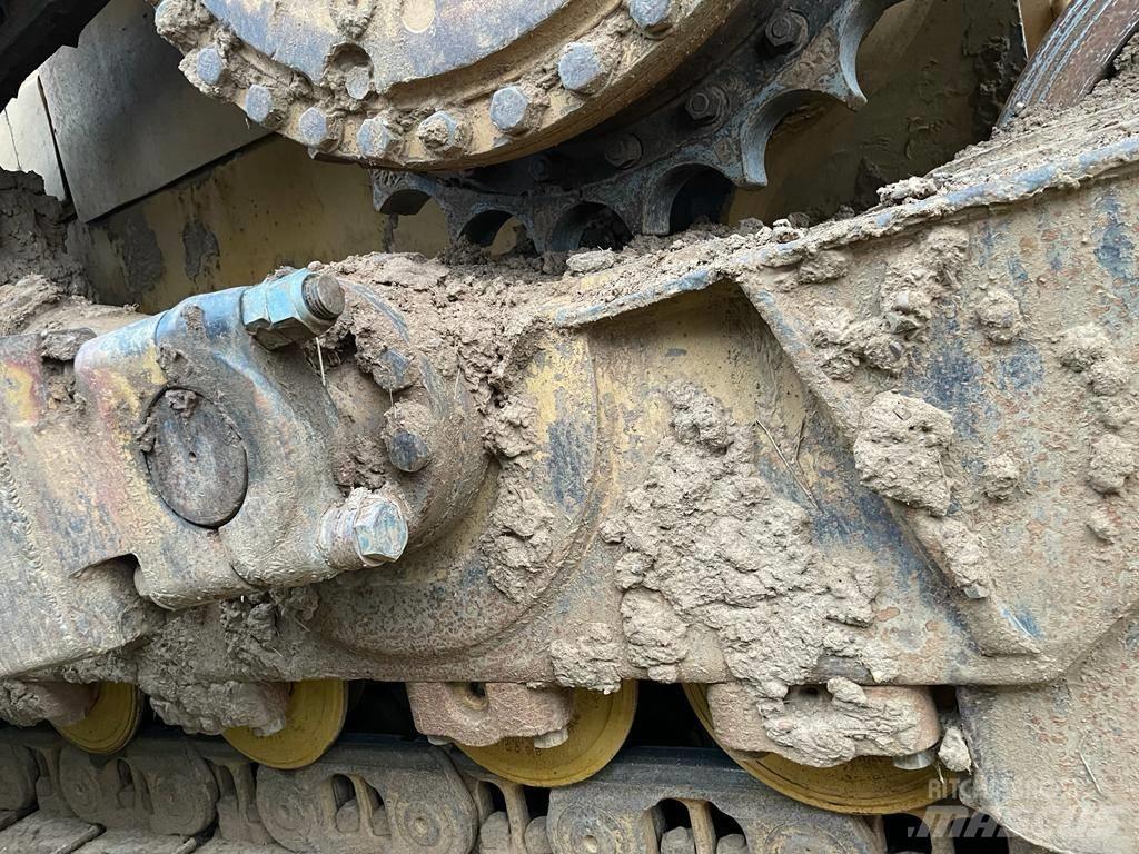CAT D 6 T XL Buldožeri gusjeničari