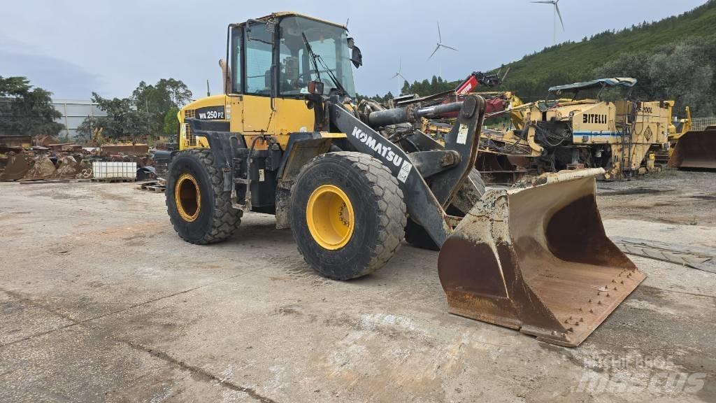 Komatsu WA 250 Utovarivači na kotačima
