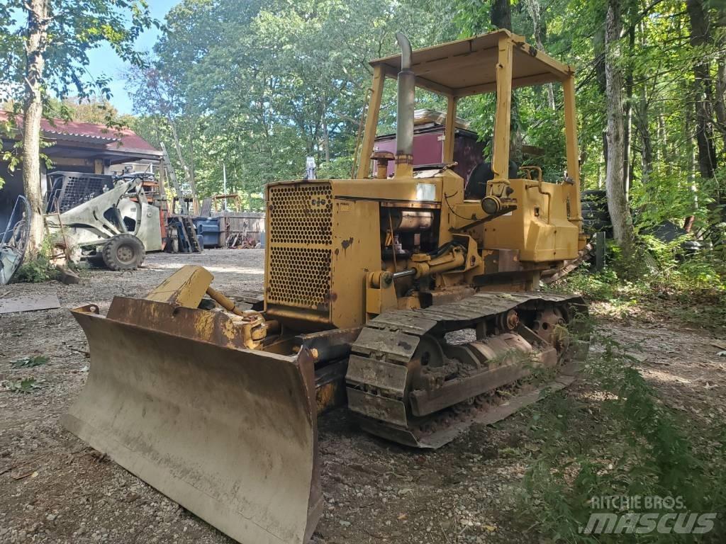 Komatsu D 31 A-17 Buldožeri gusjeničari