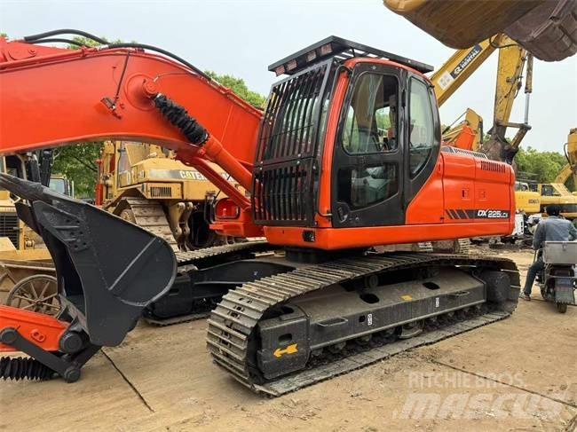Doosan DX 225 LCA Bageri gusjeničari
