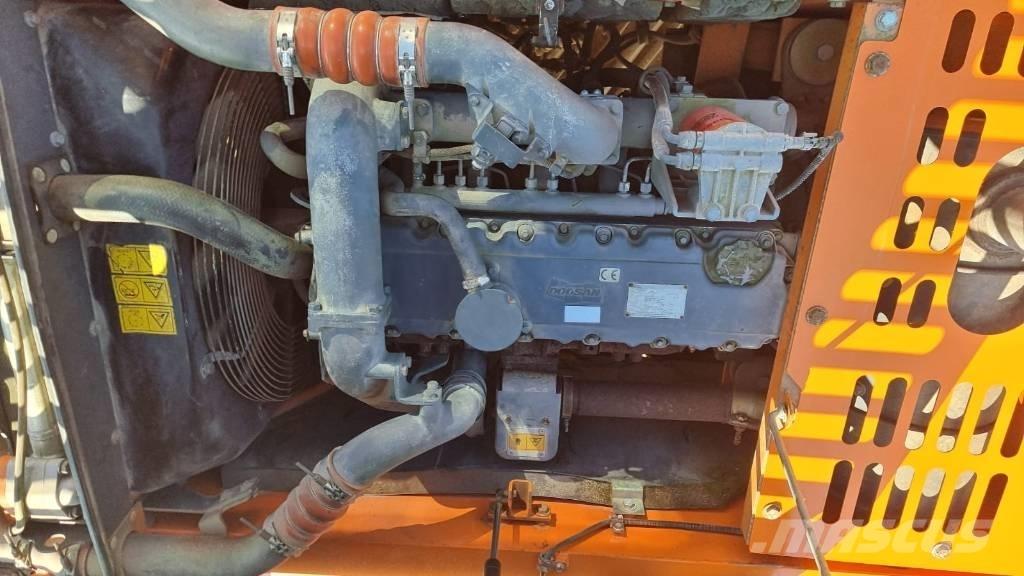Doosan DX 225 Bageri gusjeničari