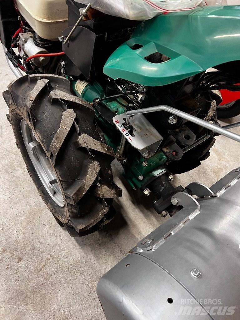Ferrari 338 Kompaktni (mali) traktori