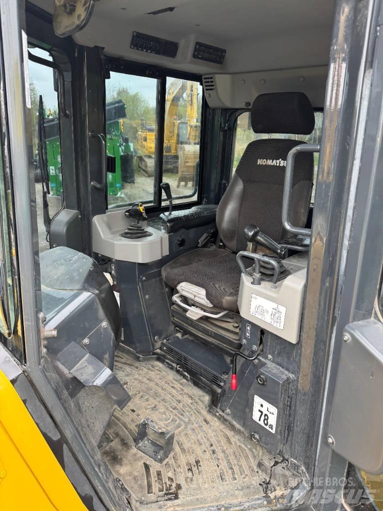 Komatsu D 61 PX-24 Buldožeri gusjeničari