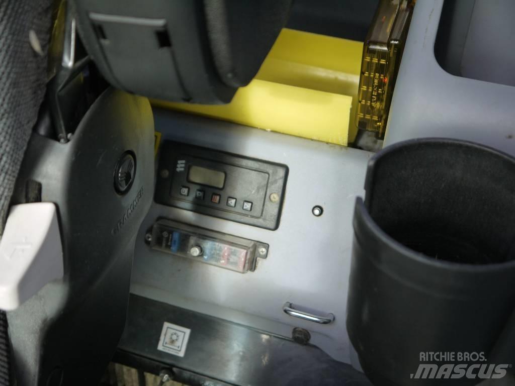 Komatsu PW 160-7E0 Bageri na kotačima