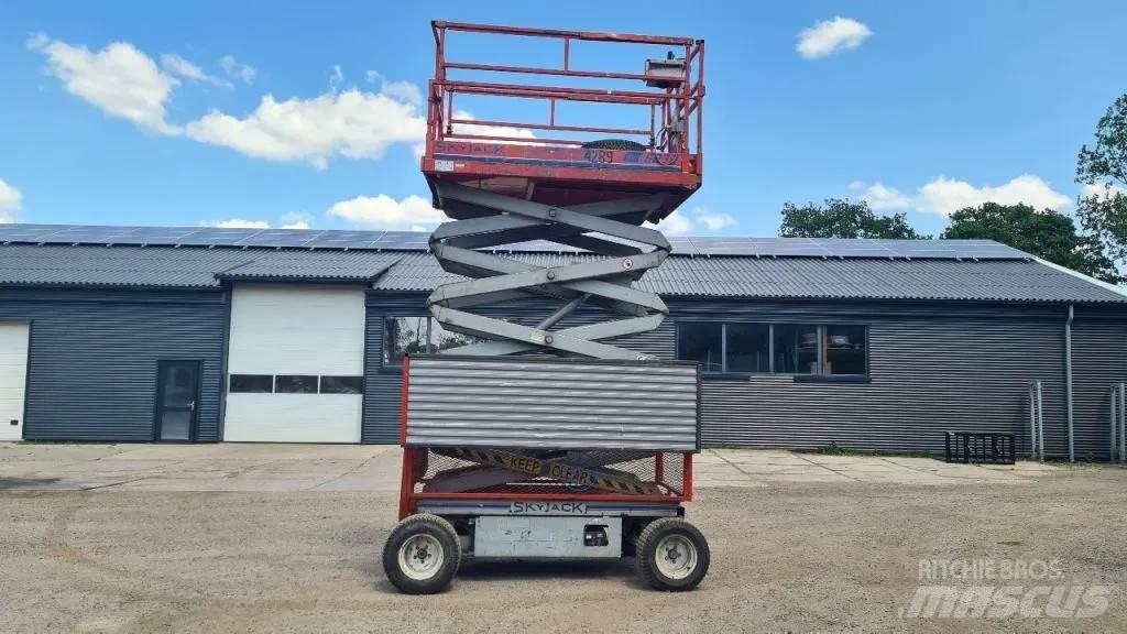 SkyJack 6832 Škaraste platforme