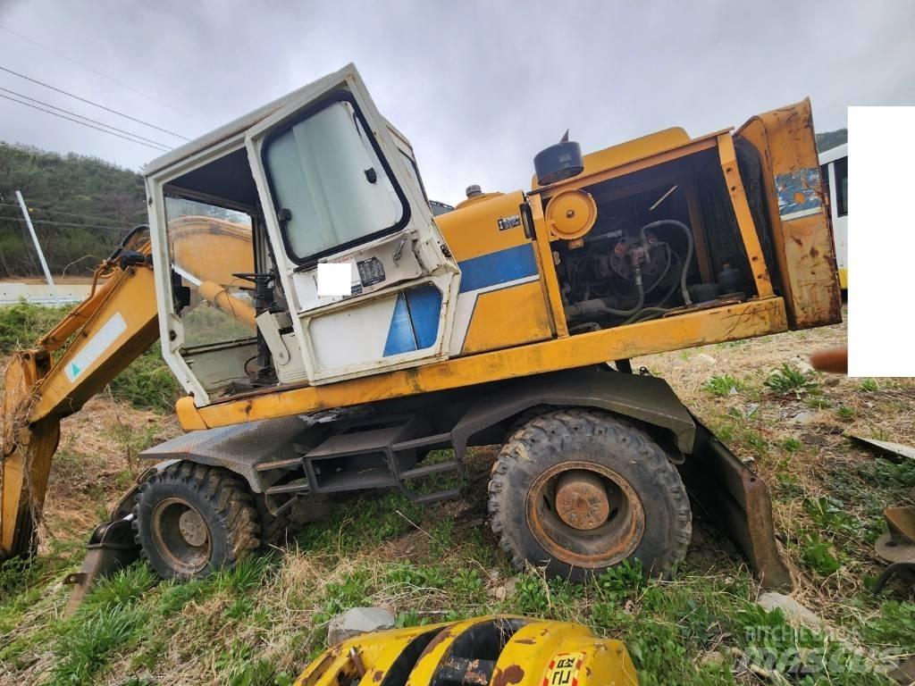 Hyundai ROBEX 2000W Bageri na kotačima
