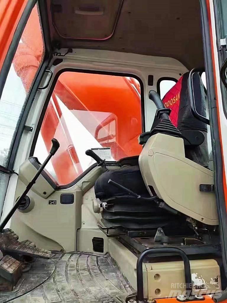 Doosan 300 Bageri gusjeničari