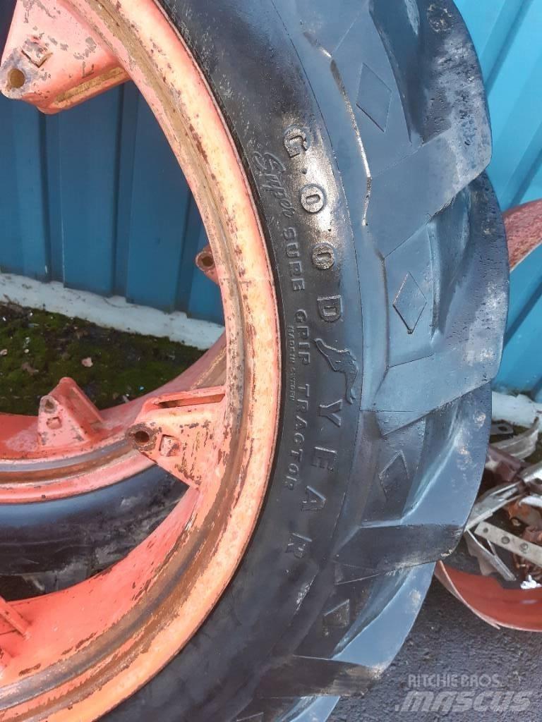 Goodyear 12.4-36 Gume, kotači i naplatci