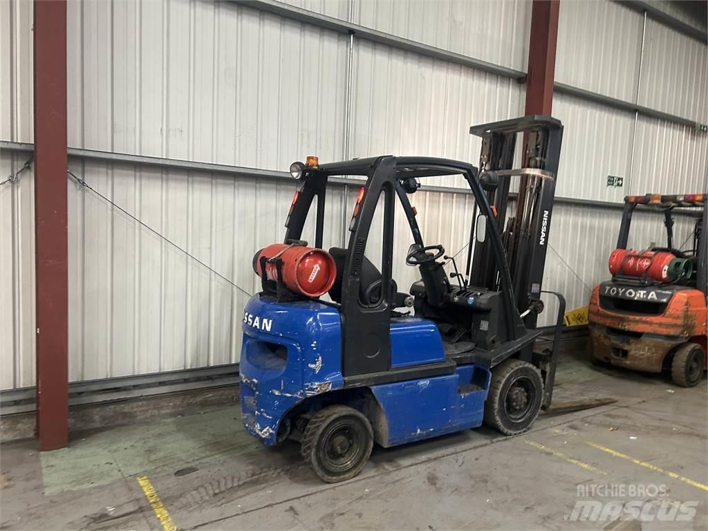 Nissan UD02A20PQ Plinski viličari