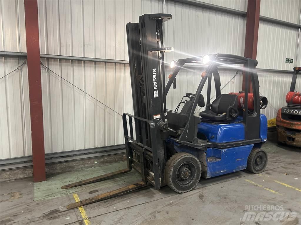 Nissan UD02A20PQ Plinski viličari
