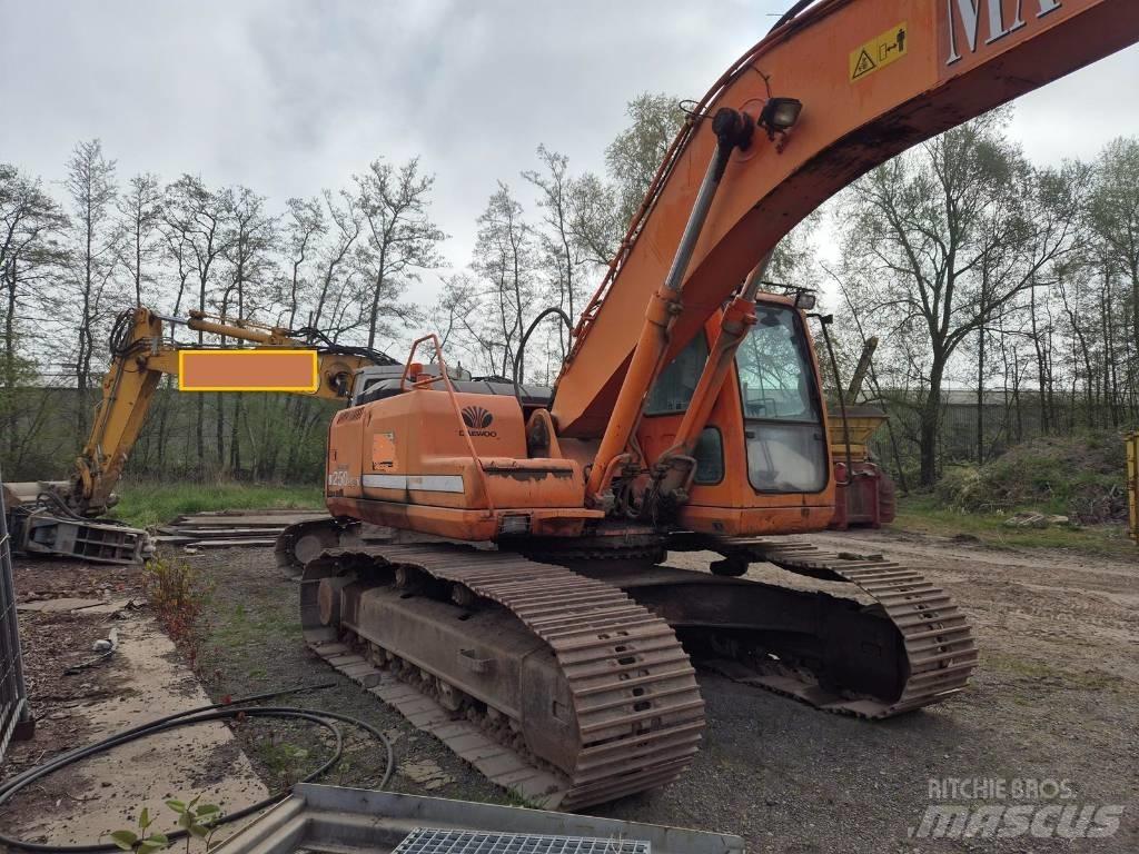 Daewoo S250 Bageri gusjeničari