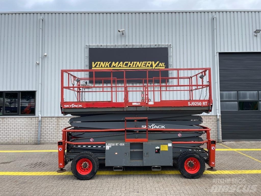 SkyJack SJ 9250 RT Škaraste platforme