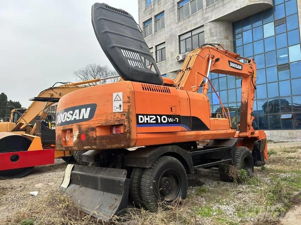 Doosan DH 210 W Bageri na kotačima