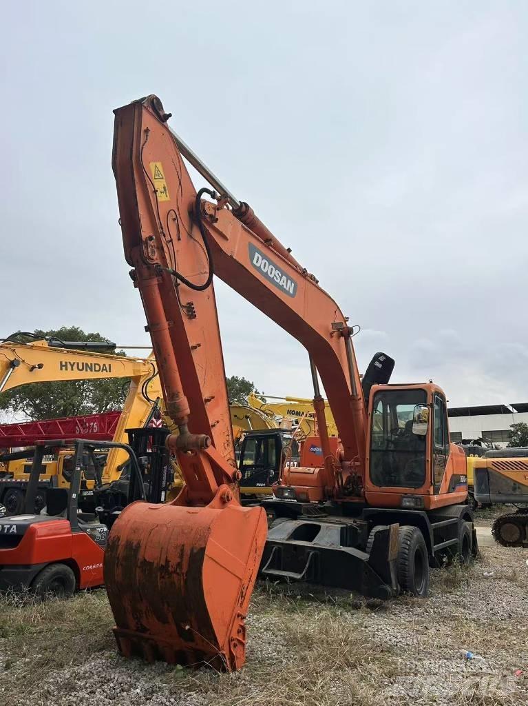 Doosan DH 210 W Bageri na kotačima