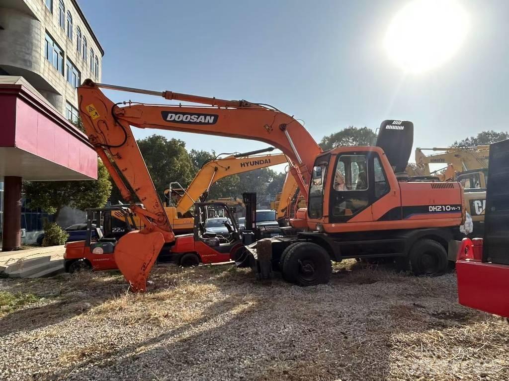 Doosan DH 210 W Bageri na kotačima