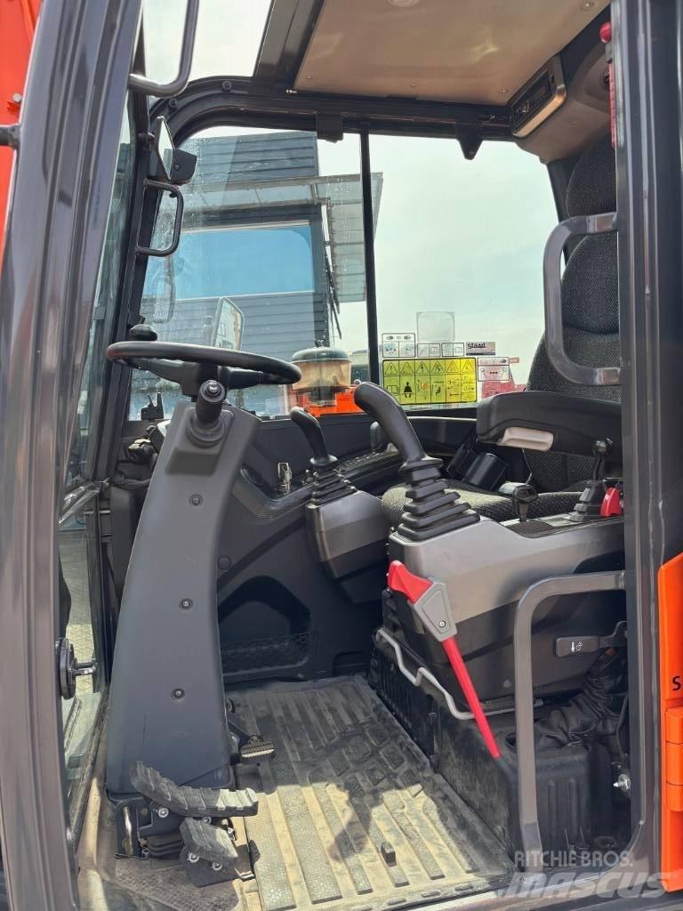 Doosan DX 57 Bageri na kotačima