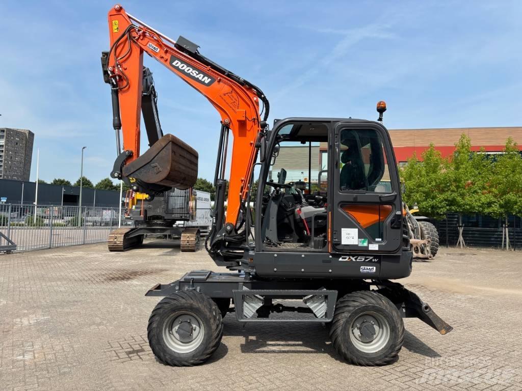 Doosan DX 57 Bageri na kotačima