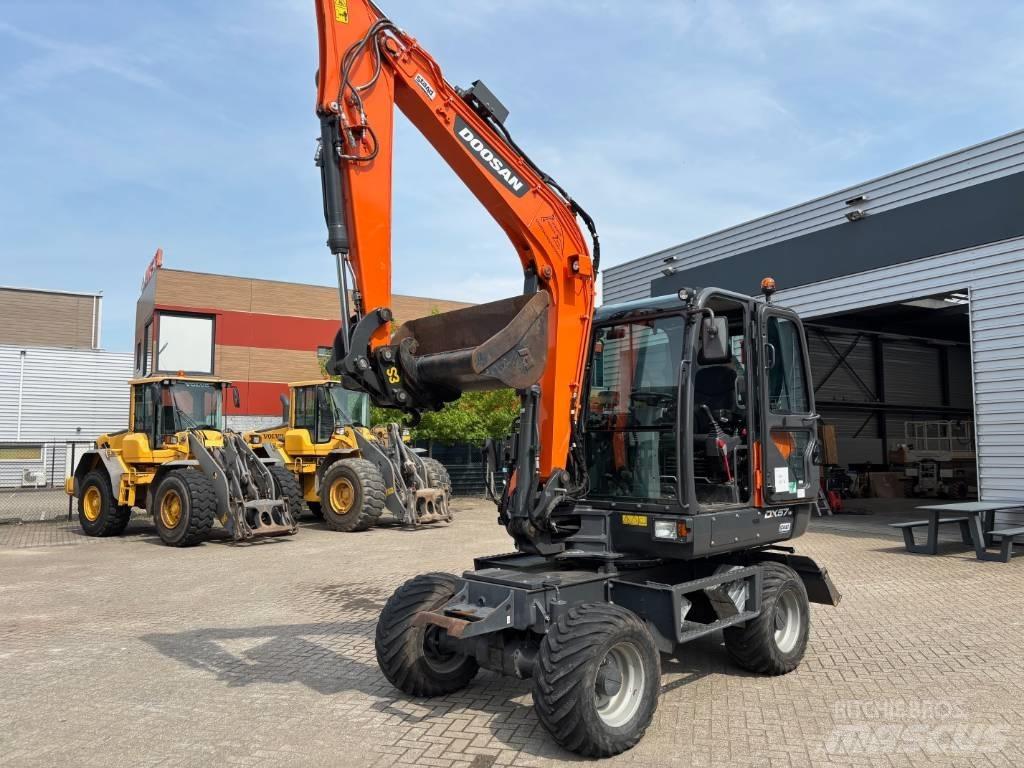 Doosan DX 57 Bageri na kotačima
