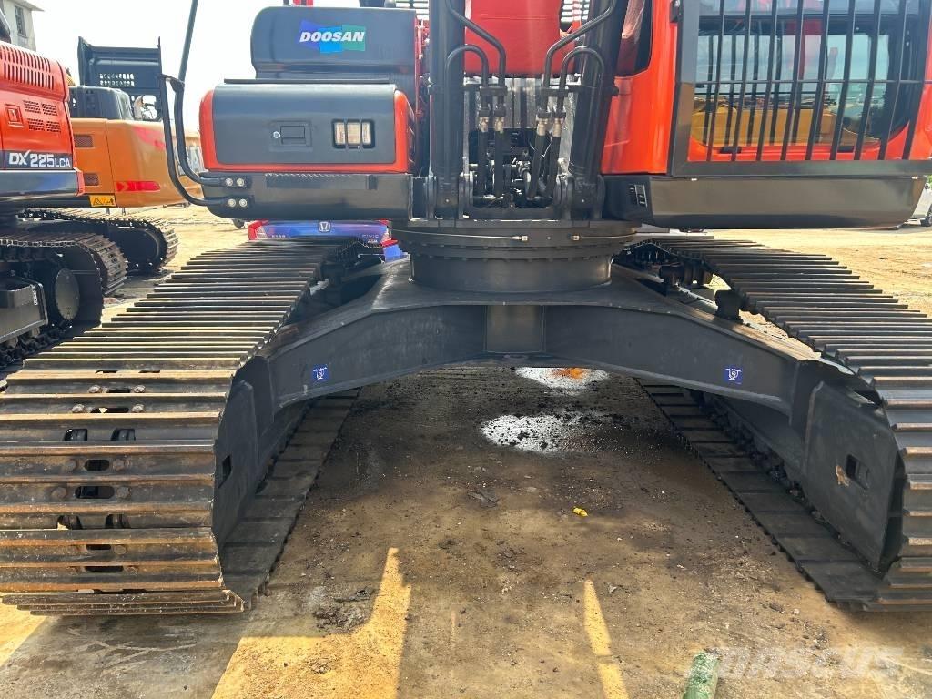 Doosan DX 225 LC Bageri gusjeničari