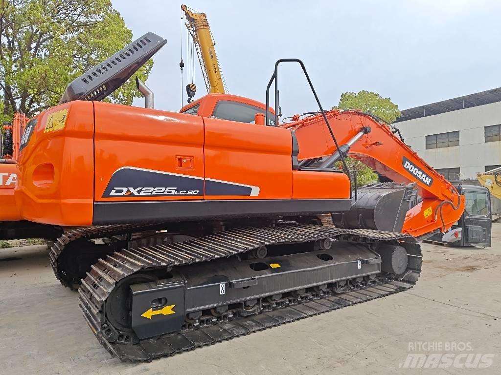Doosan DX 225 LC-9 Bageri gusjeničari