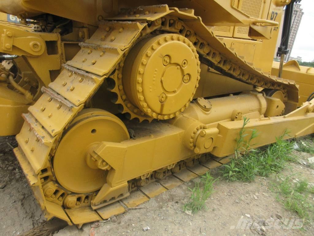 CAT D 7 H Buldožeri gusjeničari