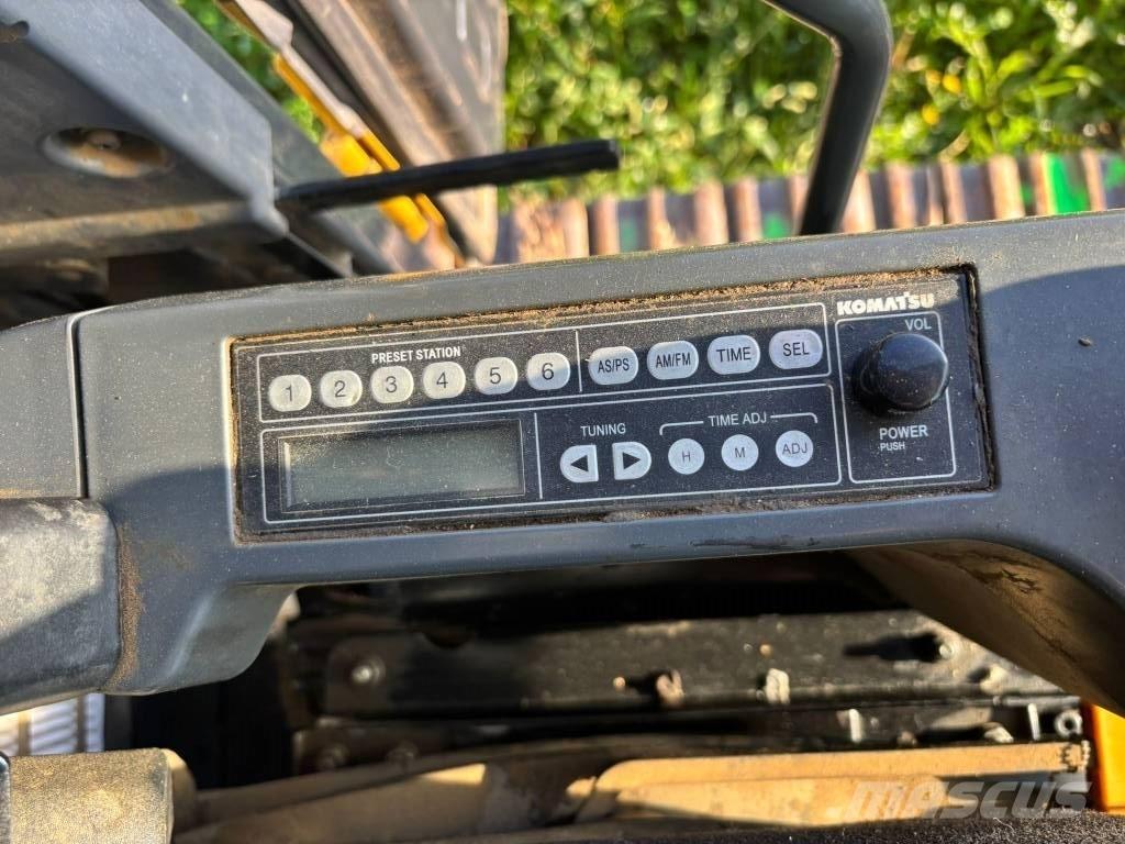 Komatsu PC 210 LC-8 Bageri gusjeničari