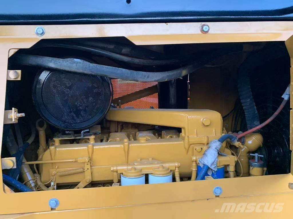 CAT D 6 G Buldožeri gusjeničari