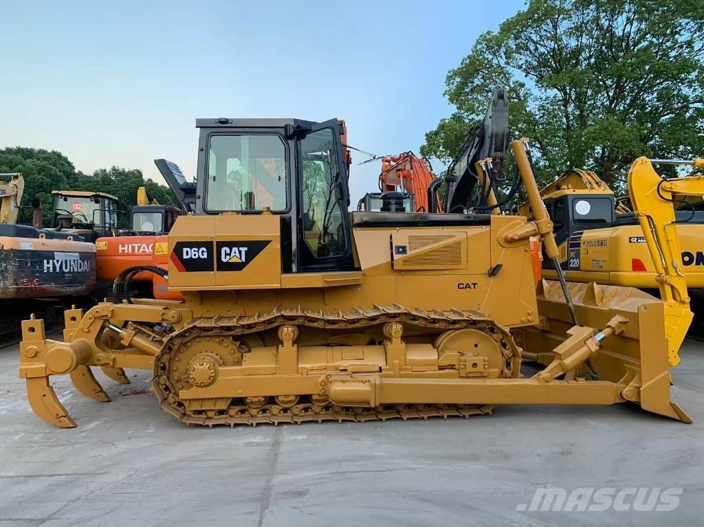 CAT D 6 G Buldožeri gusjeničari