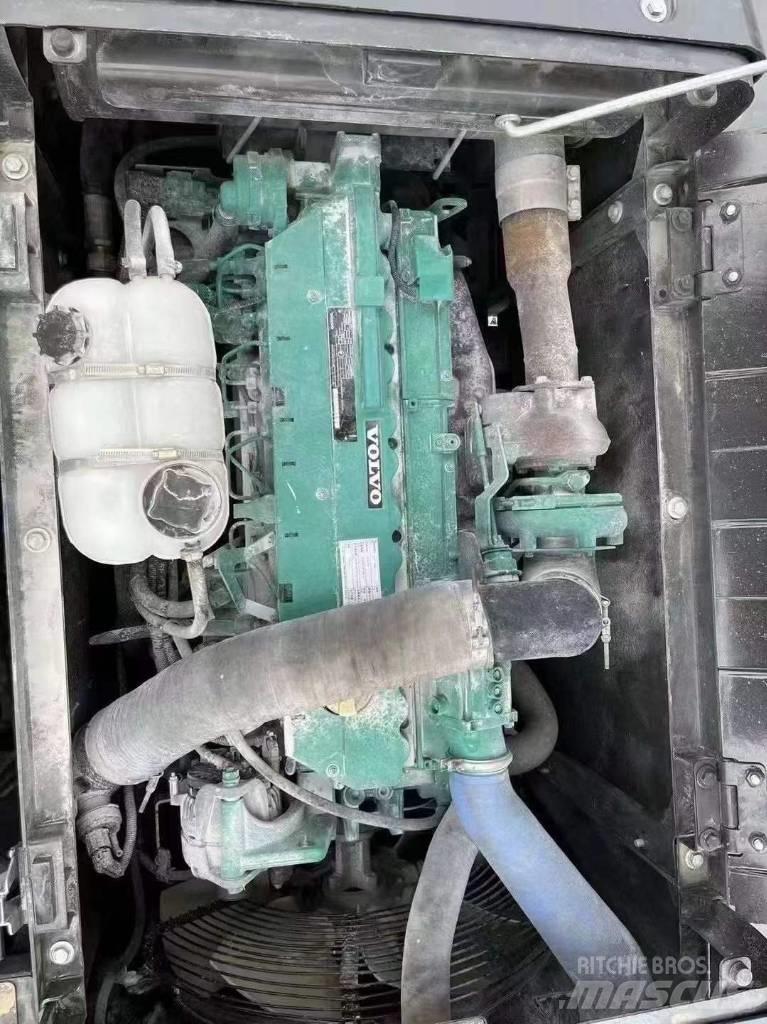 Volvo EC 240 Bageri gusjeničari