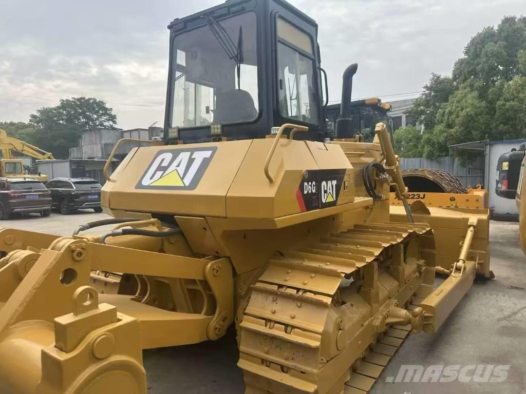 CAT D 6 G Buldožeri gusjeničari