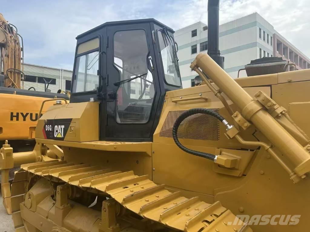 CAT D 6 G Buldožeri gusjeničari