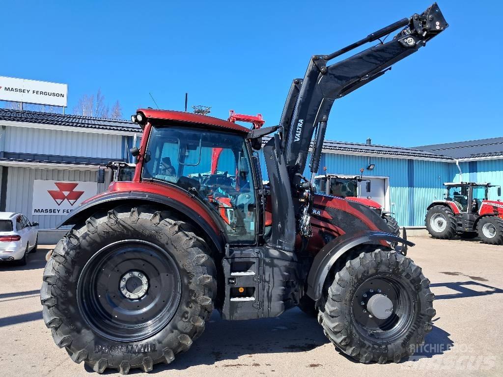 Valtra T215 Versu Traktori