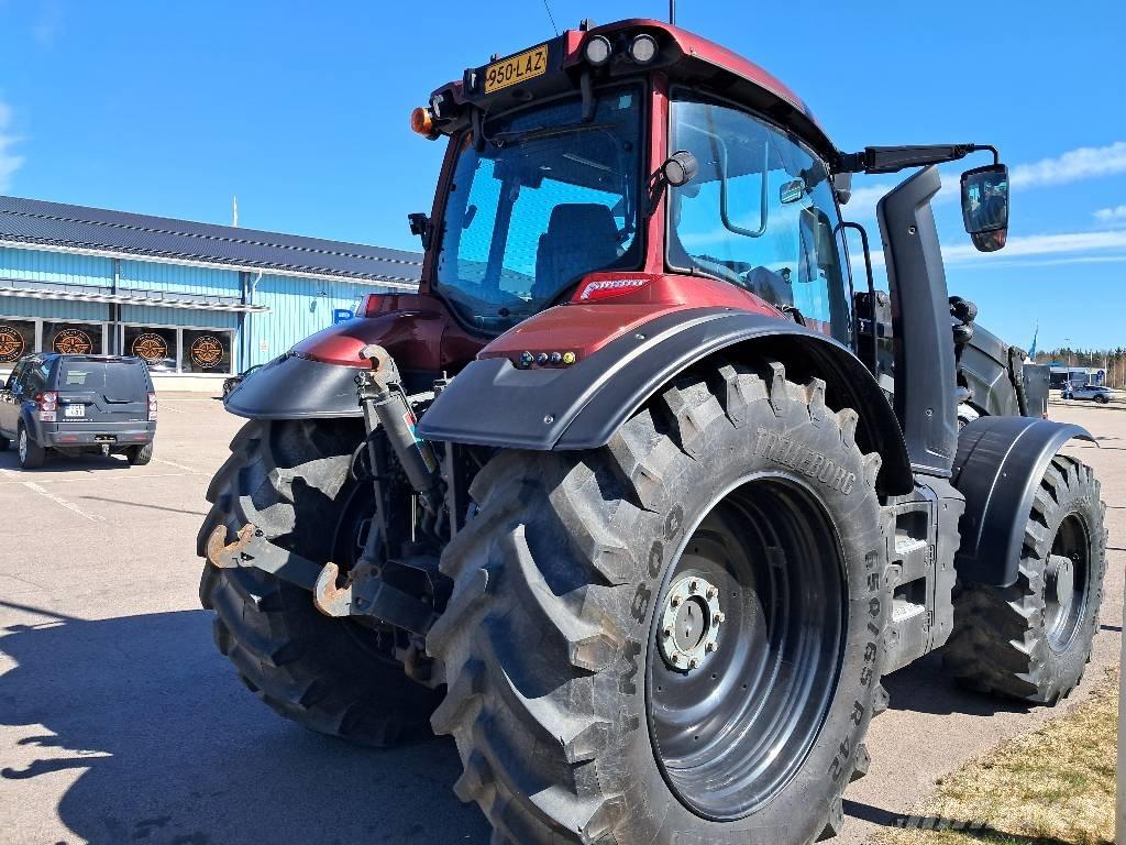 Valtra T215 Versu Traktori