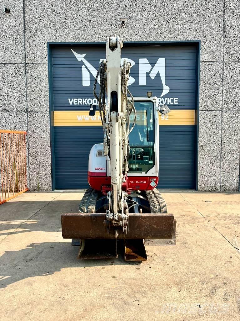 Takeuchi TB 235 Mini bageri <7t