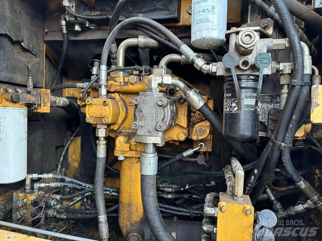 CAT 325DL Bageri gusjeničari