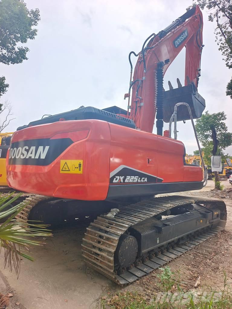 Doosan DX 225 LCA Bageri gusjeničari