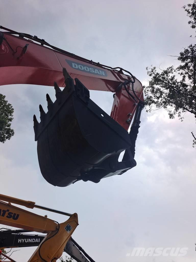 Doosan DX 225 LCA Bageri gusjeničari