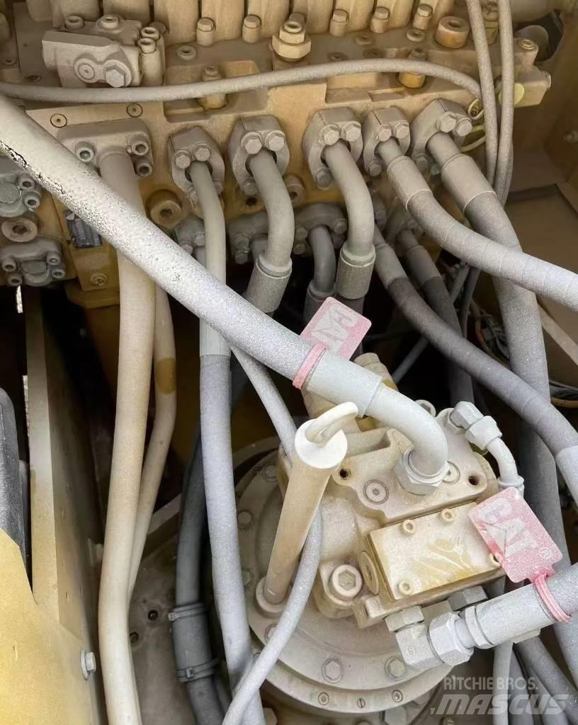 CAT 323 Bageri gusjeničari