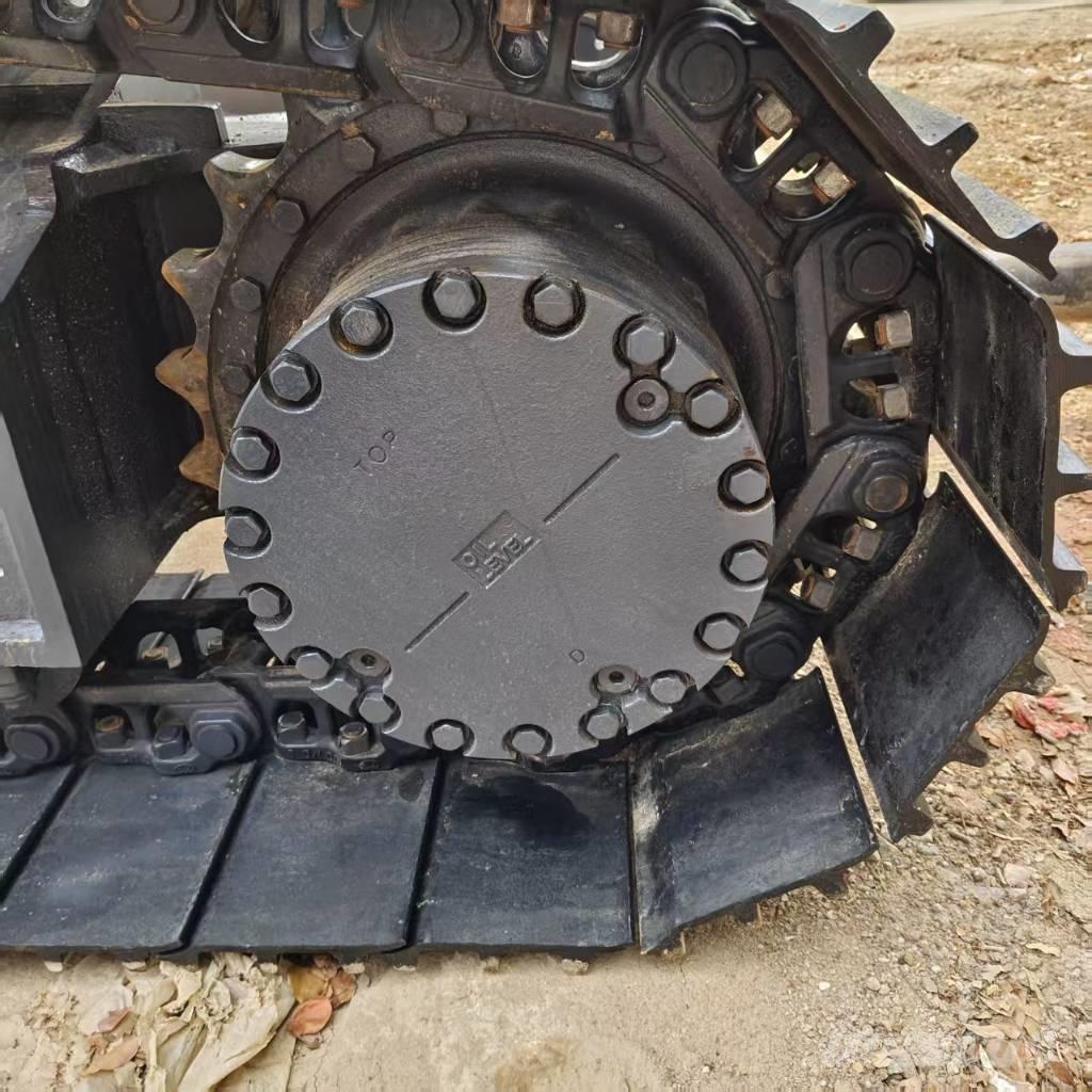 Komatsu PC 200-8 Bageri gusjeničari