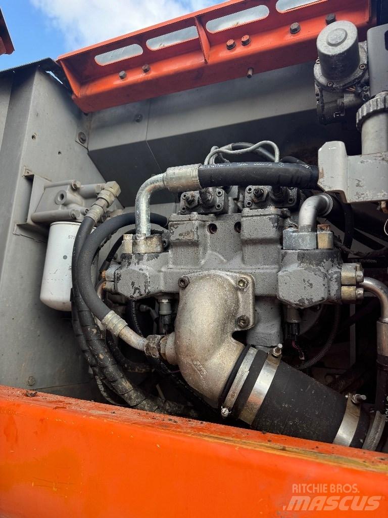 Hitachi ZX 210 Bageri gusjeničari