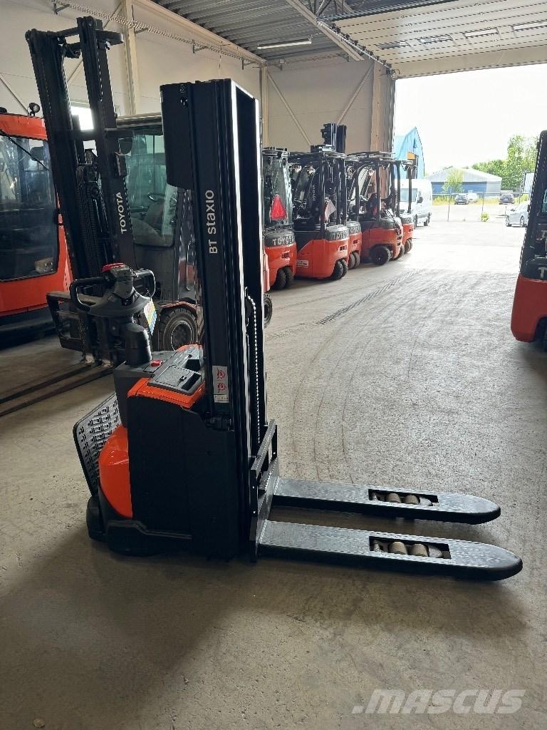 Toyota SWE120L Ručni električni viličar