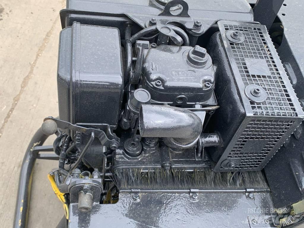 Mecalac MBR 71 Vučni vibracioni valjci