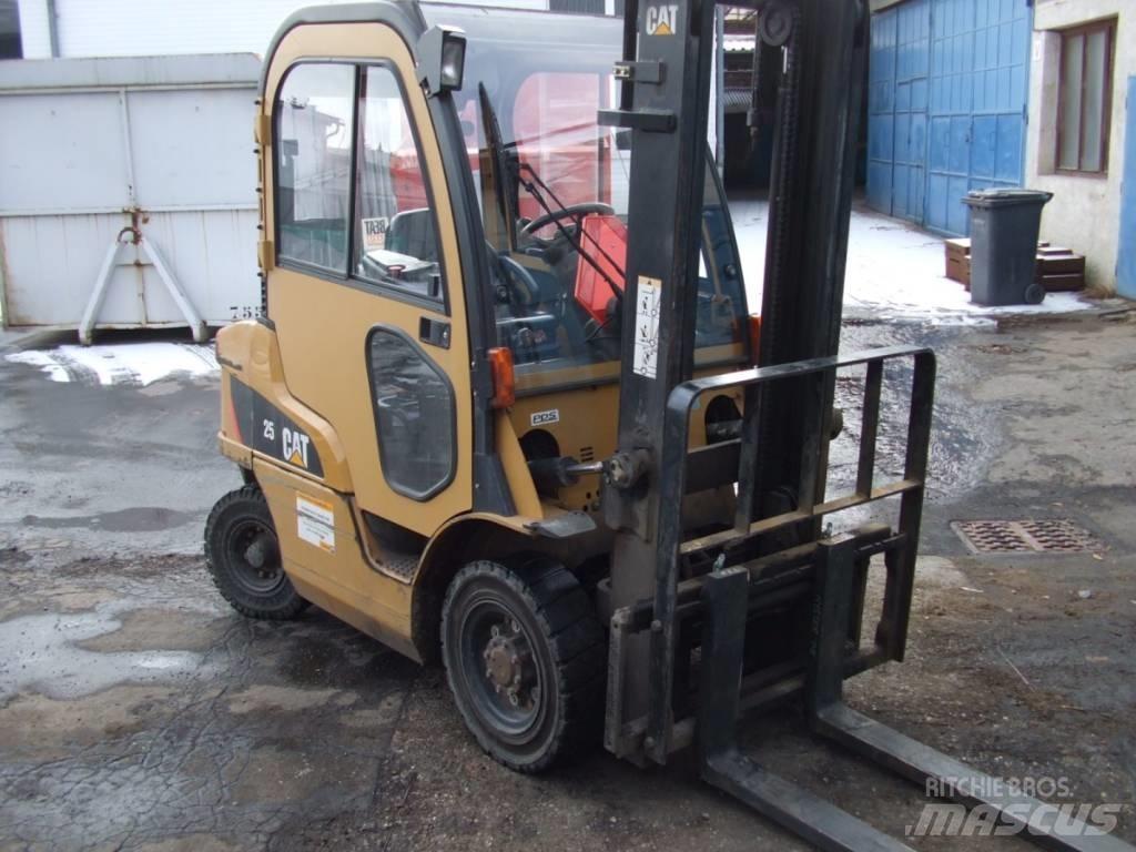 CAT lift truck DP25N Dizelski viličari